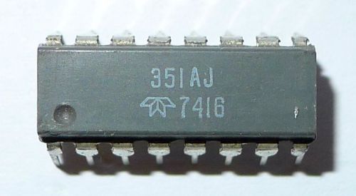 351AJ dual 4 bit multiplexer