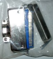 Centronics 50p male connector met soldeerverbindingen en metalen huis